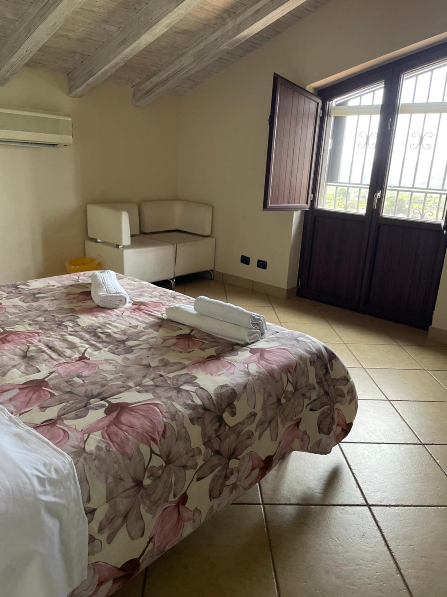 Hotel Ranch Simeto Paterno  Esterno foto