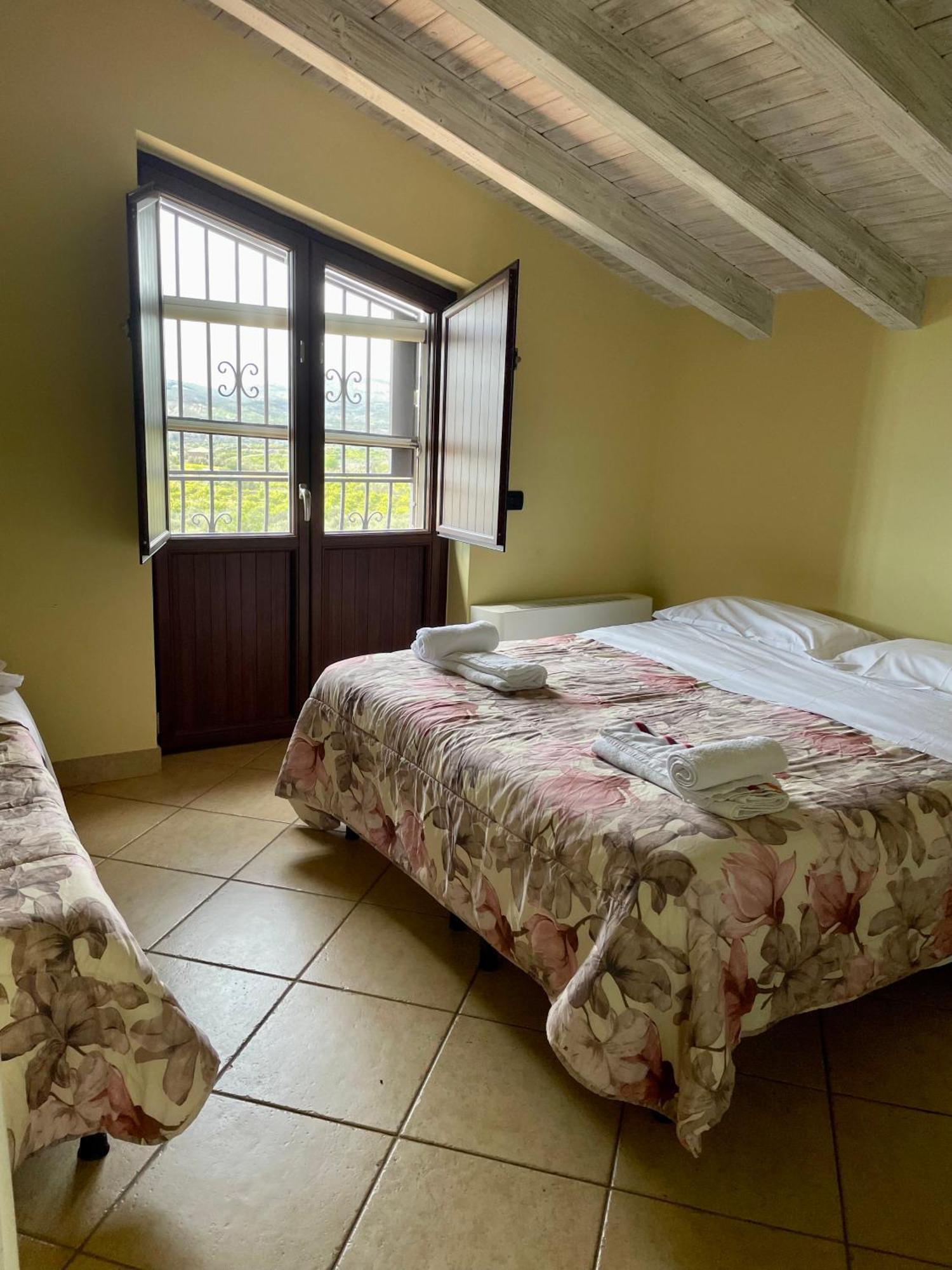 Hotel Ranch Simeto Paterno  Esterno foto
